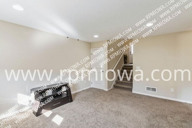 Building Photo - 7878 Cottonwood Ln