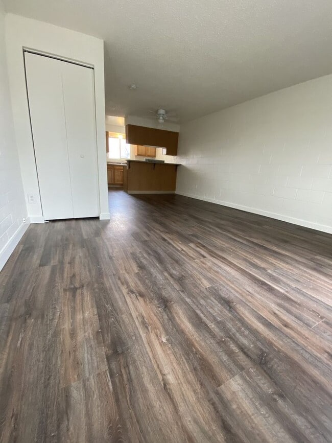 Building Photo - 1222 NE 4th St