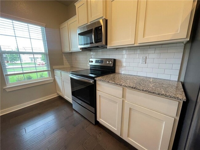 Building Photo - 3915 SW Peachwood Dr