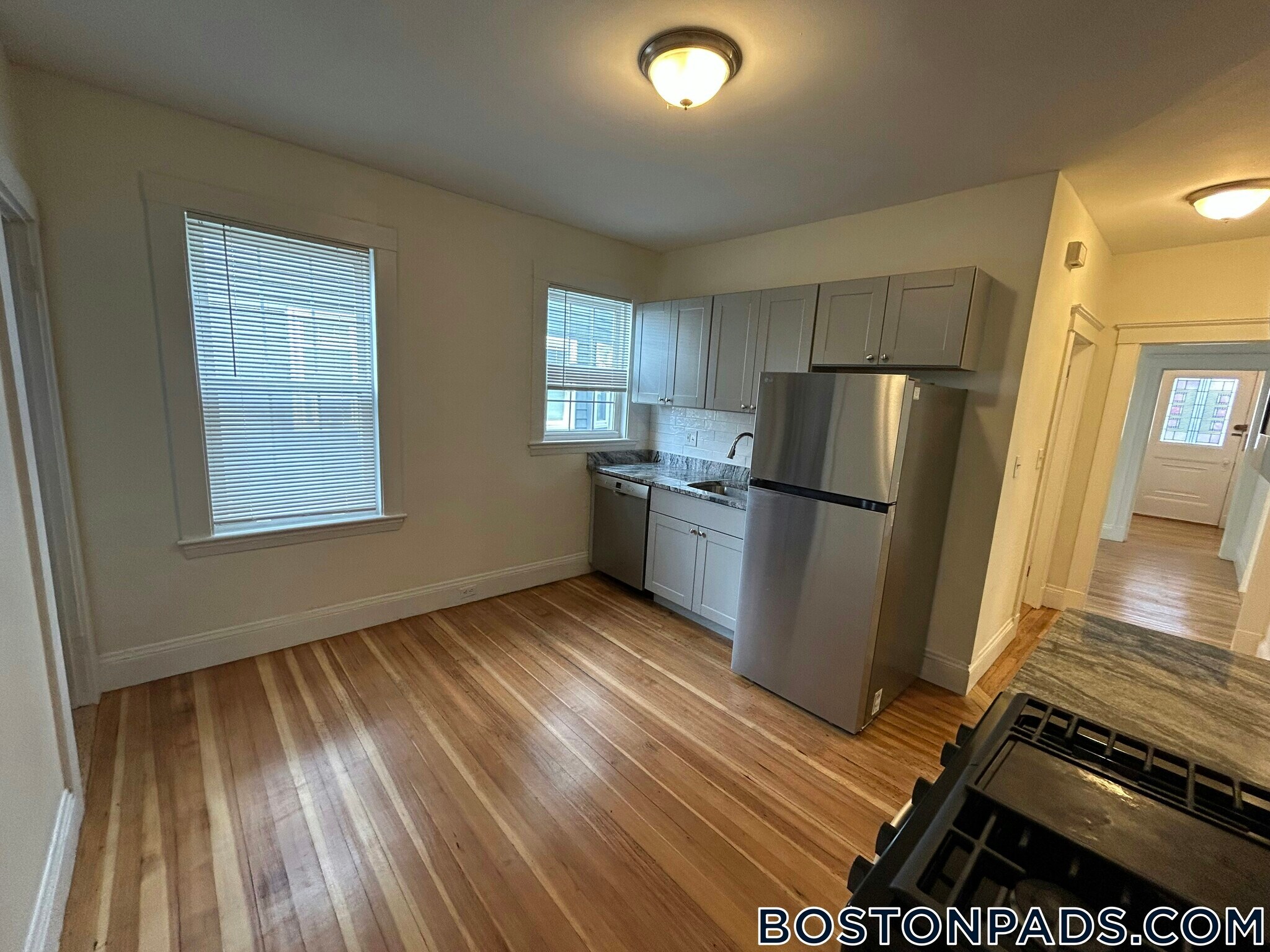 Building Photo - 44 Fairbanks St