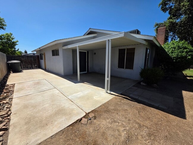 Building Photo - 240 N Bollinger St