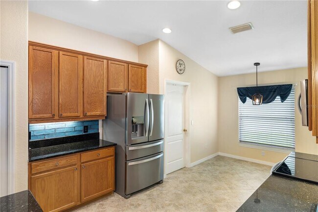 Building Photo - 1556 Scarlett Ave