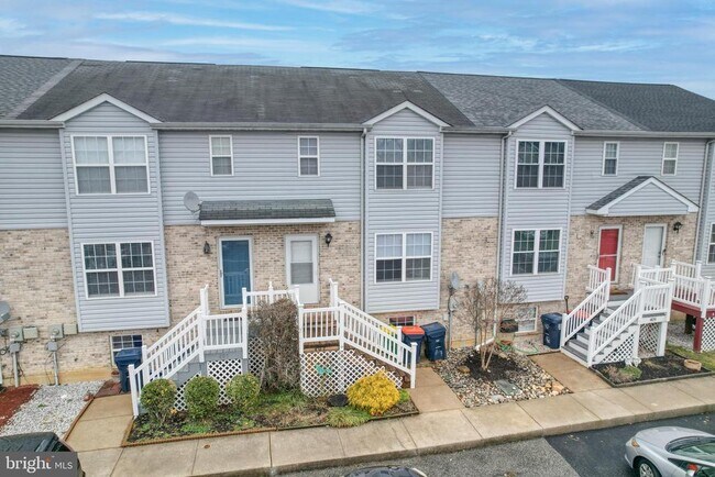 Building Photo - 407 Champs Ln