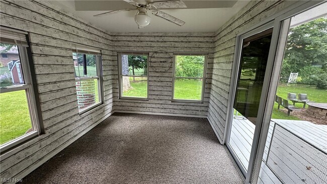 Building Photo - 4960 W Park Dr