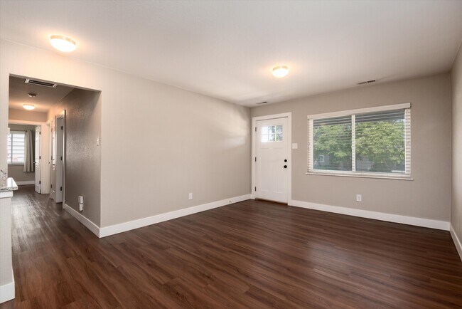 Building Photo - 5290 Highline Pl
