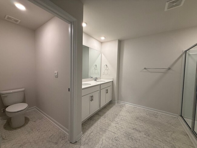 Building Photo - Spacious 5-Bedroom Home for Rent in The Falls – Modern, Comfortable, and Move-In Ready