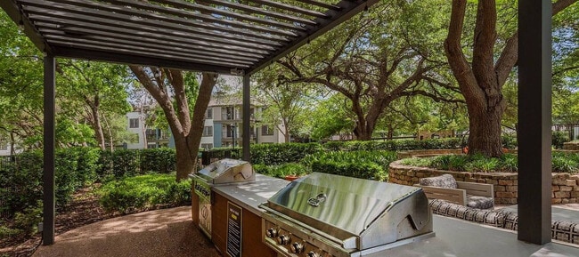 Building Photo - 12100 Metric Blvd