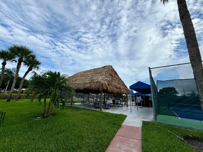 Building Photo - 5496 Viburnum Cir