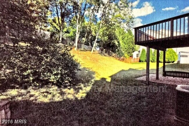 Building Photo - 8 Cathedral Ln