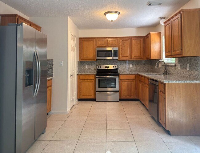 Building Photo - 302 Inverness Dr