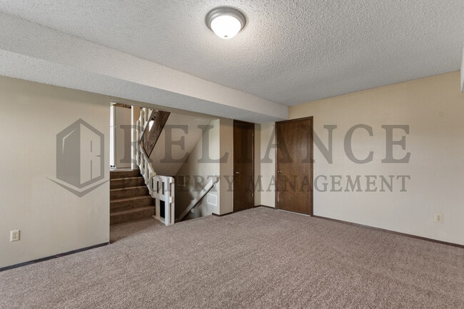 Building Photo - 2241 S White Oak Dr