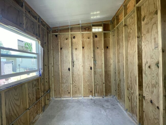 Building Photo - 906 Guadeloupe W