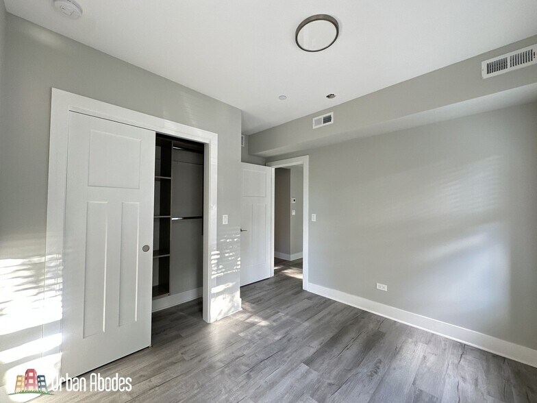 Building Photo - 1137 Oak Ave