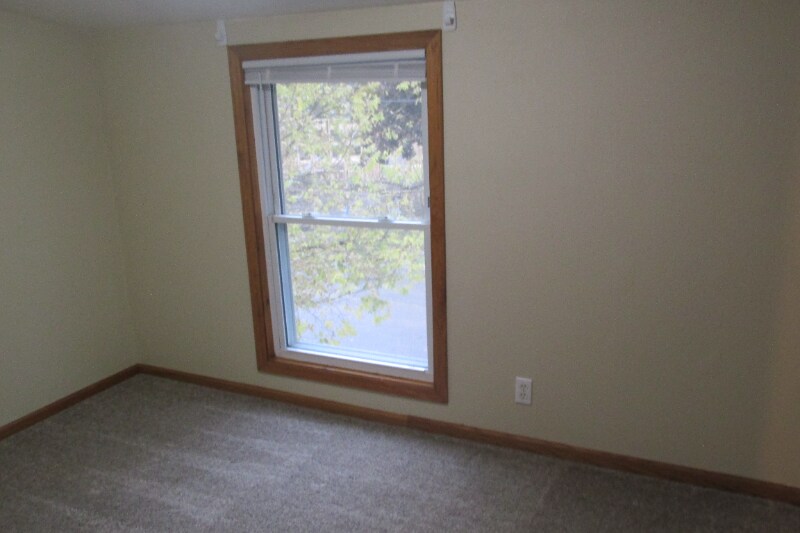 Building Photo - 404 Wood St N