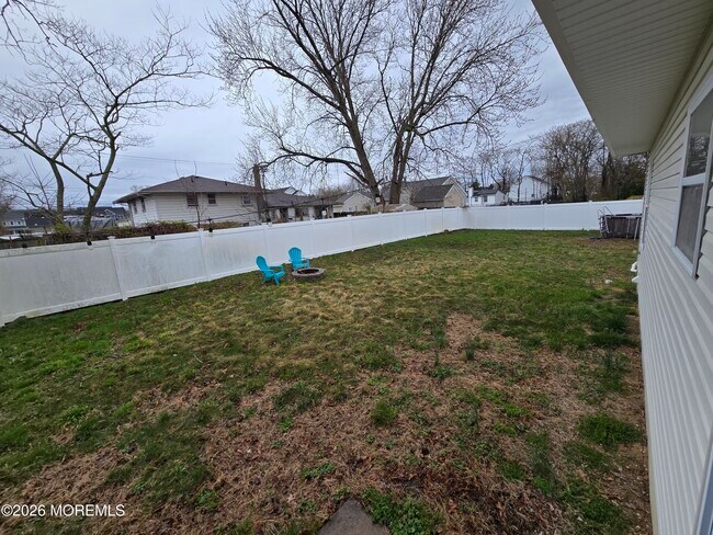 Building Photo - 18 4th Ave