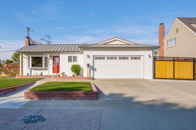 Primary Photo - Stylish San Jose Home and Private Yard