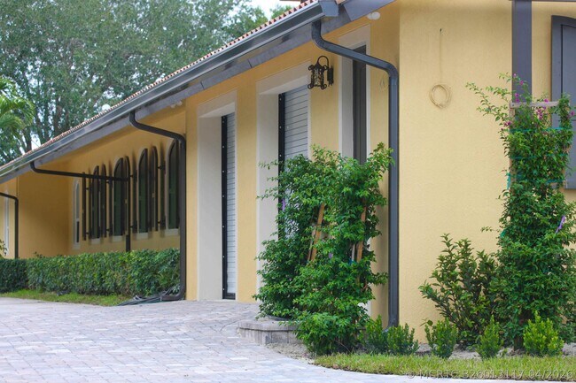 Building Photo - 4985 Stables Way