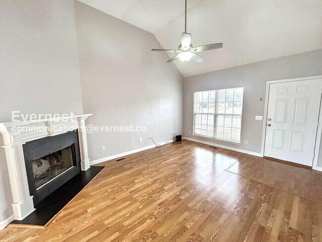 Building Photo - 1808 Lakewood Village Dr