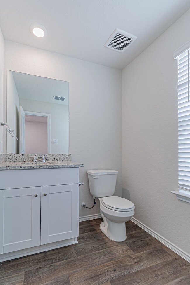 Building Photo - 4 bd/2 ba available NOW!! Wiseman/Talley F...