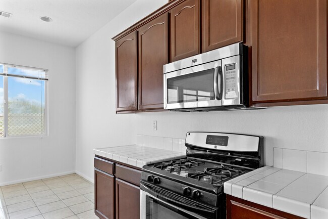 Building Photo - 13897 Mountain Top Dr
