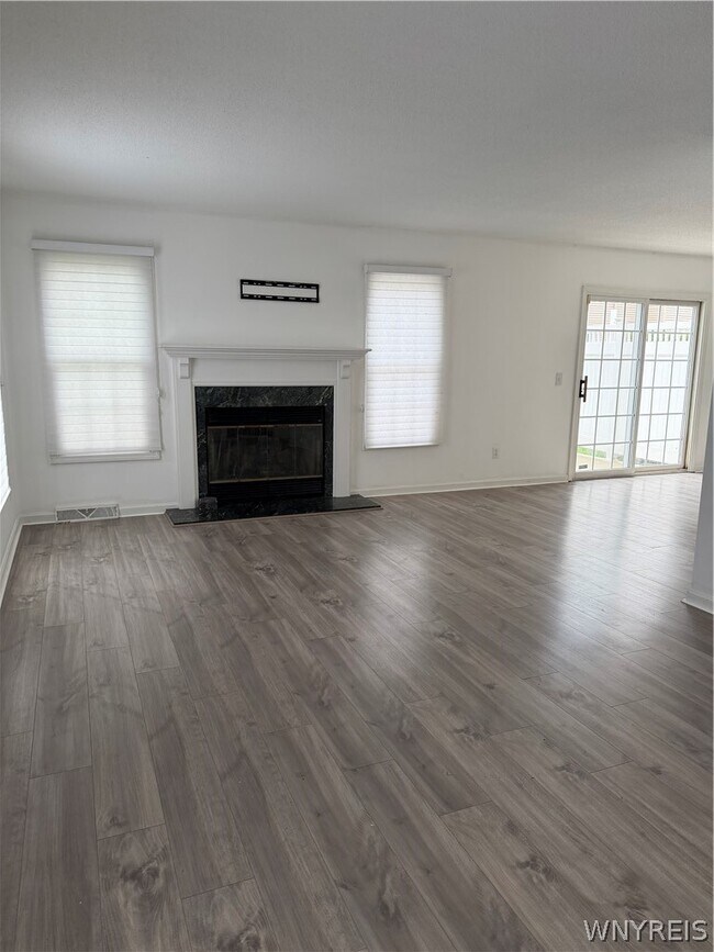 Building Photo - 304 Forest Edge Dr