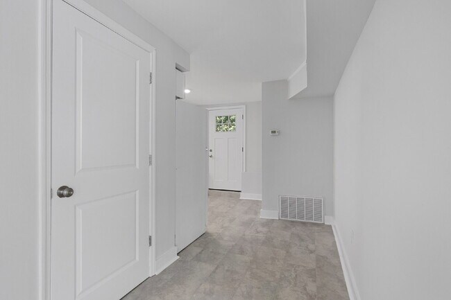 Building Photo - Carriage house in Twickingham