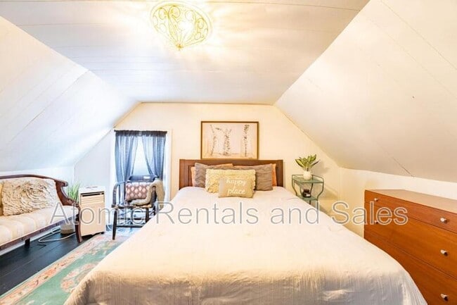 Building Photo - 714 E Jefferson St