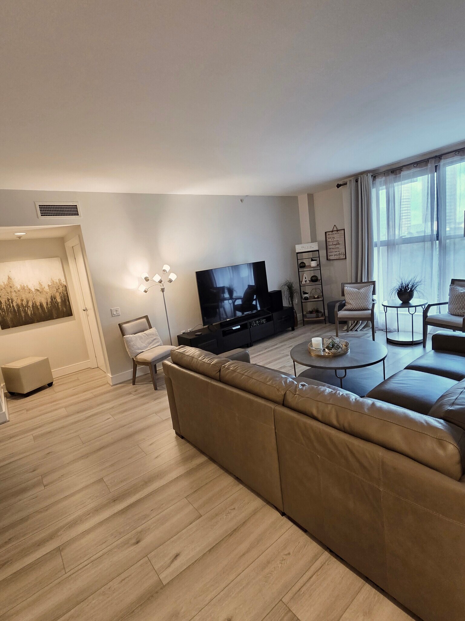 Building Photo - 645 Front St