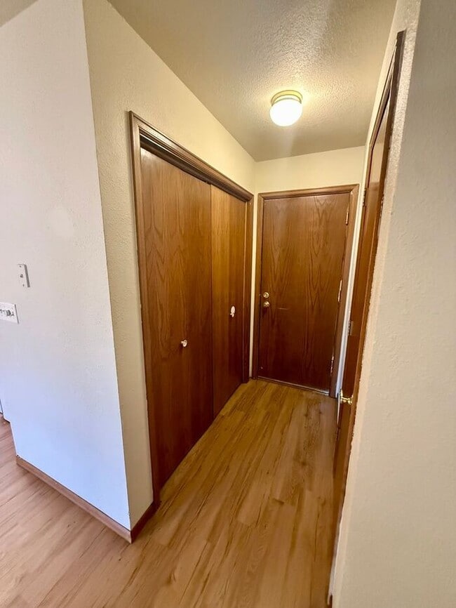 Building Photo - Beautifully Maintained 2 Bed, 2 Bath Ranch Style Townhome with 2 Car Garage in East Loveland