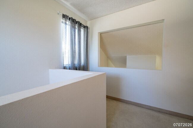 Building Photo - Spacious 3 Bed 2Bath SFM Pets Negotiable- WEST LOCH ESTATES - $3950/month