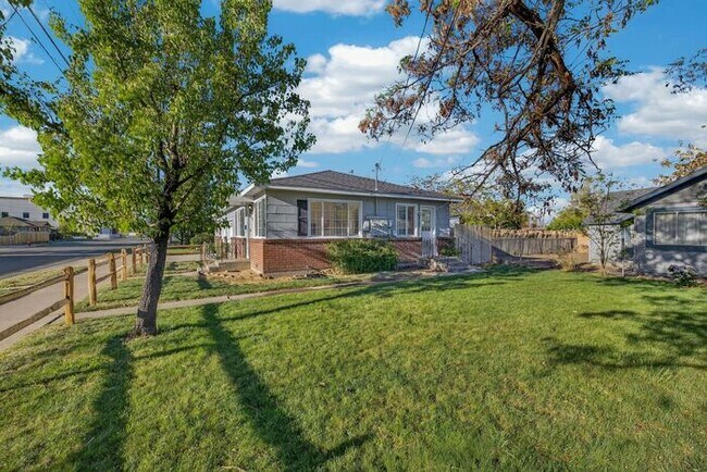 Building Photo - The Biggest Little BnB, Fully Furnished Vacation Rental!