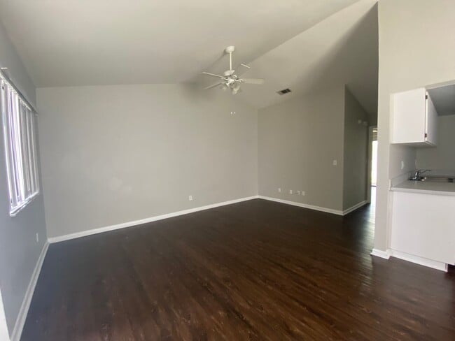 Building Photo - 2 Bedroom 2 Bathroom - Serenola Manor