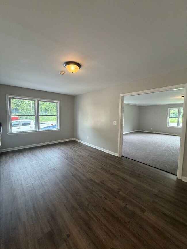Building Photo - 196 Perkinsville Dr