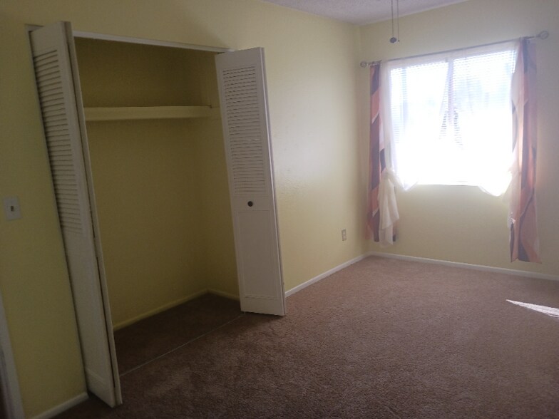 Building Photo - 17621 N 42nd St