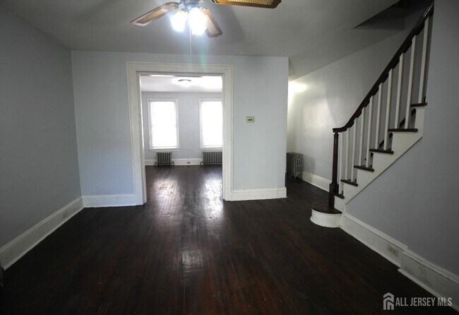 Building Photo - 417 Elmer St