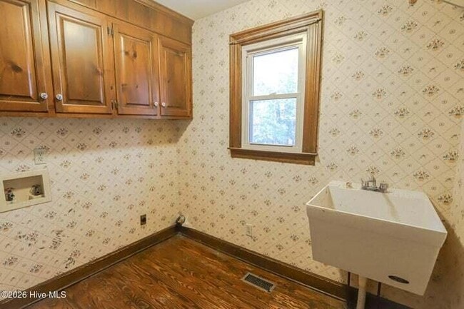 Building Photo - 809 Houndslake Dr