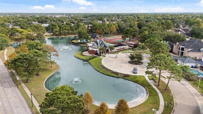 Building Photo - 17207 Mossbriar Ln