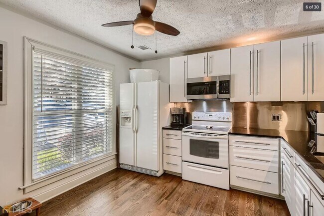Building Photo - 2208 Queen Anne Ct