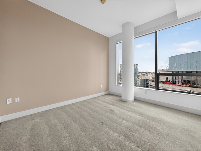 Building Photo - 737 Olive Wy