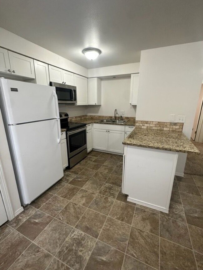 Building Photo - 1343
