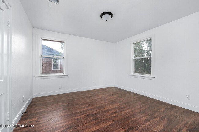 Building Photo - 366 W 67th St