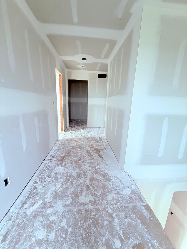 Building Photo - 1110 NW Sproul Dr