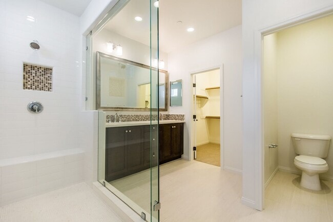 Building Photo - 4BD/3BA/2Garage Two Story Highly upgraded ...