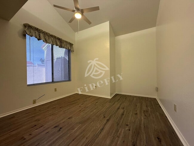 Building Photo - 1111 W Summit Pl