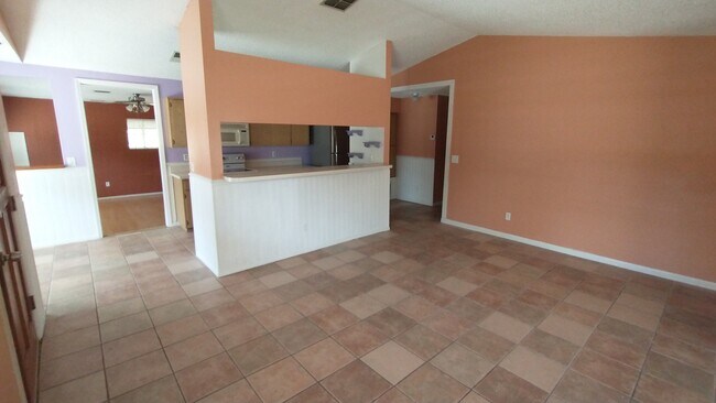 Living - 505 Devonshire St