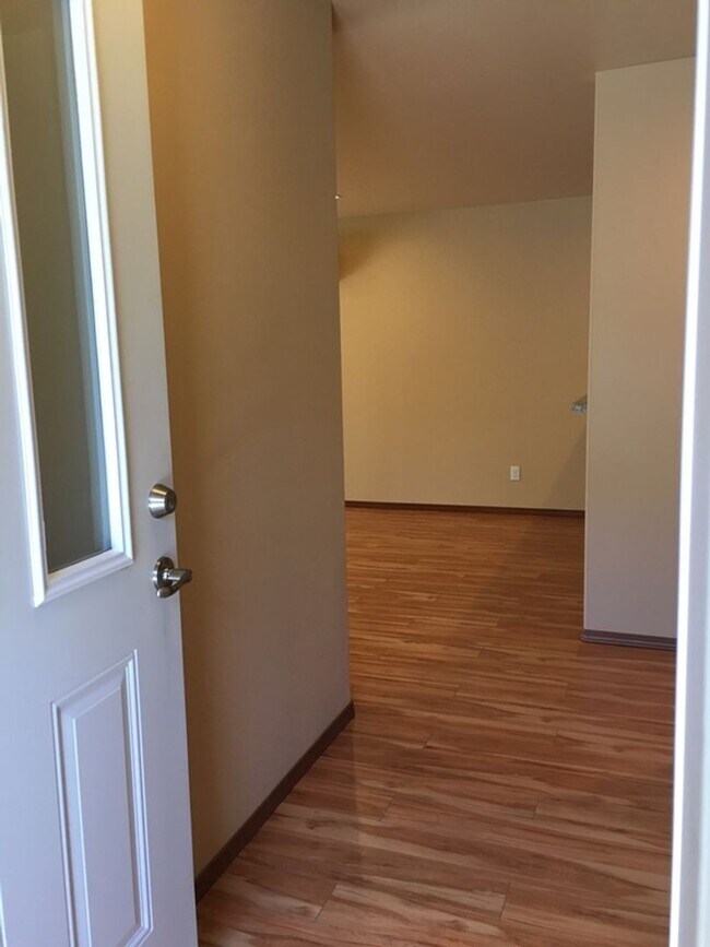 Building Photo - 1737 Stremler Dr