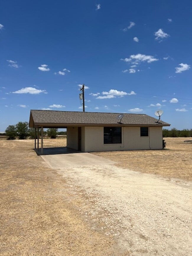 Building Photo - Recently remodeled 1/1 in the country. Hor...