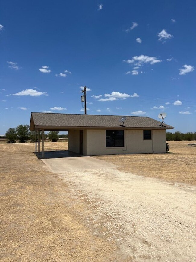 Primary Photo - Recently remodeled 1/1 in the country. Hor...
