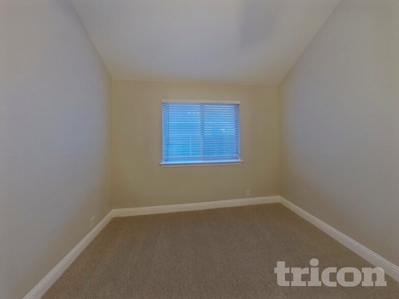 Building Photo - 625 Fox View Dr