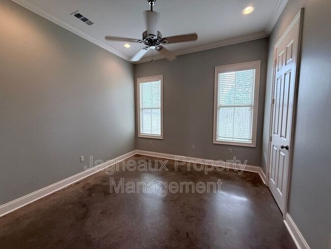 Building Photo - 119 Shallowford Dr